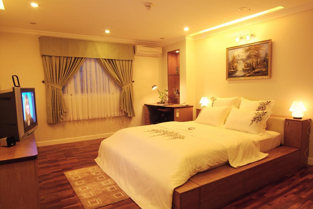 Golden Globe Apartment *