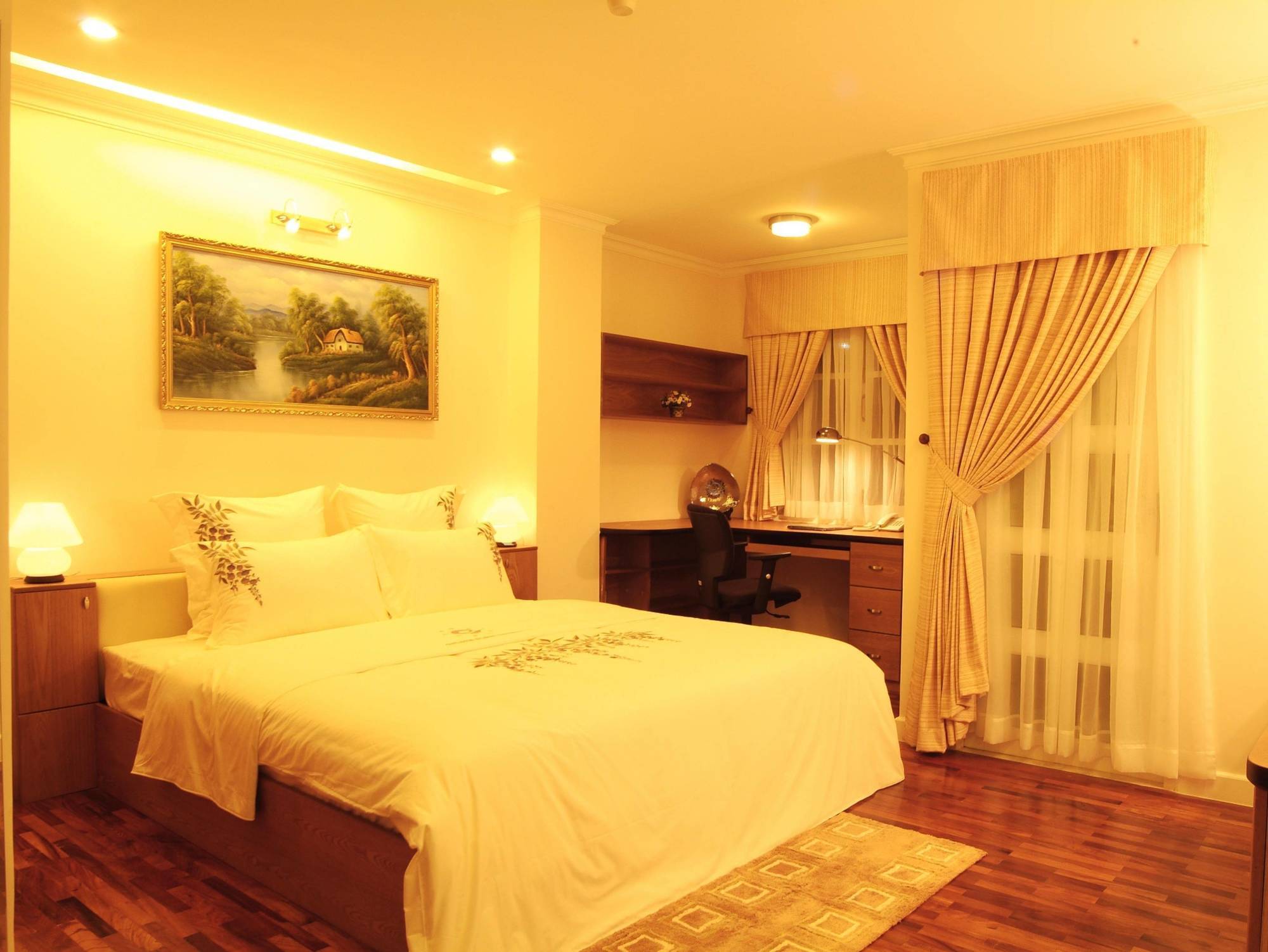 Golden Globe Apartment